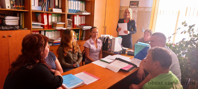 в Смоленском районе сотрудники Госавтоинспекции проводят беседы с педагогическим составом образовательных учреждений - фото - 2